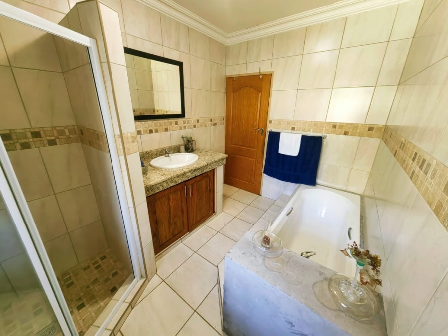 5 Bedroom Property for Sale in Grimbeeck Park North West